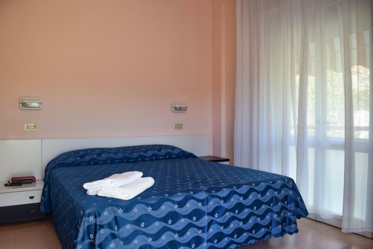 Hotel Ville De Paris Riccione Exterior foto