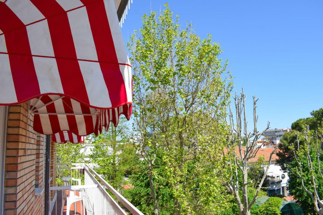 Hotel Ville De Paris Riccione Exterior foto